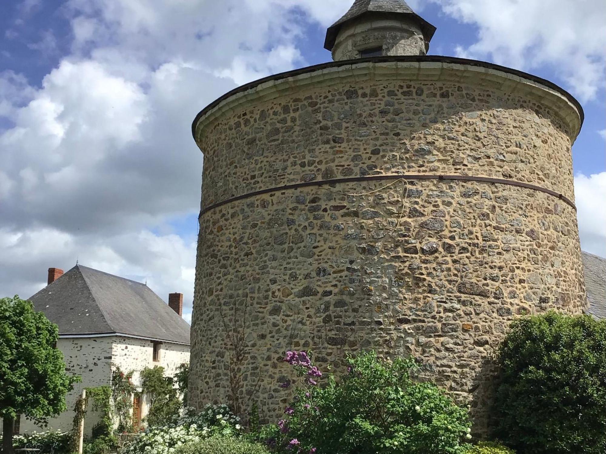 Gite De Charme Renove Avec Jardin, Velos Et Activites Pres De La Sarthe - Fr-1-410-191 Souvigné-sur-Sarthe エクステリア 写真